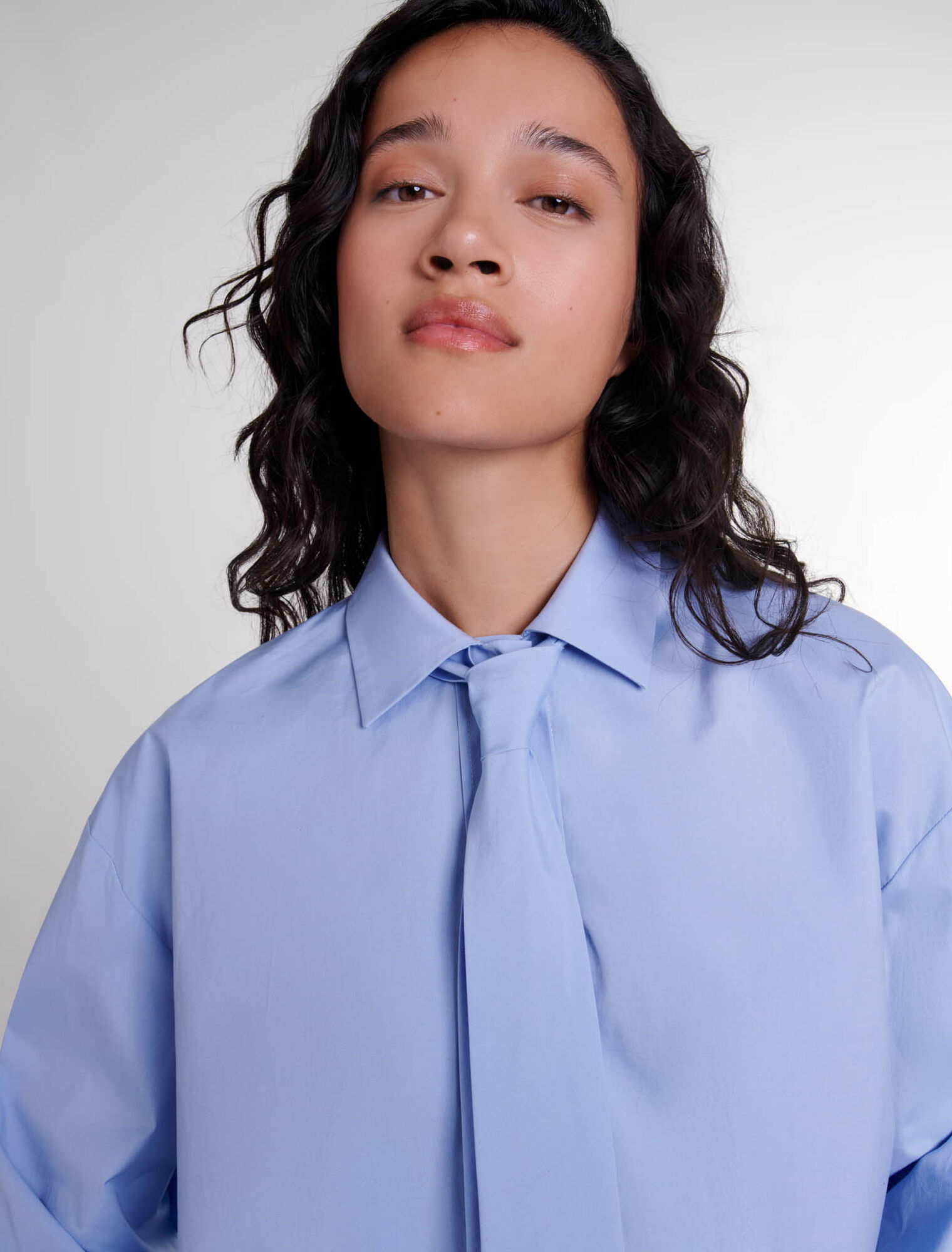 Chemise avec cravate amovible