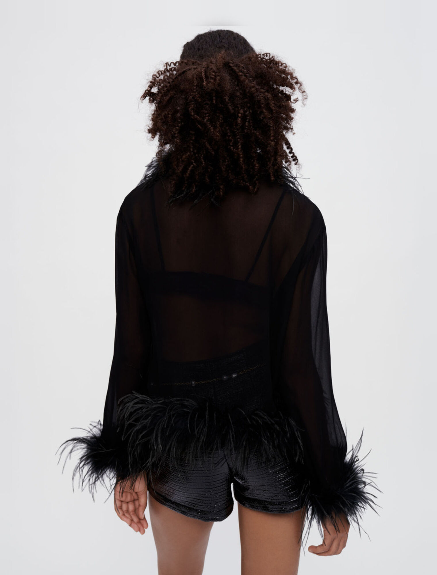 Chemise en voile transparent à plumes