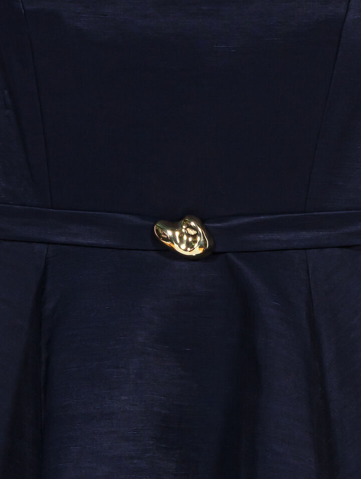 Robe &eacute;vas&eacute;e &agrave; bretelles