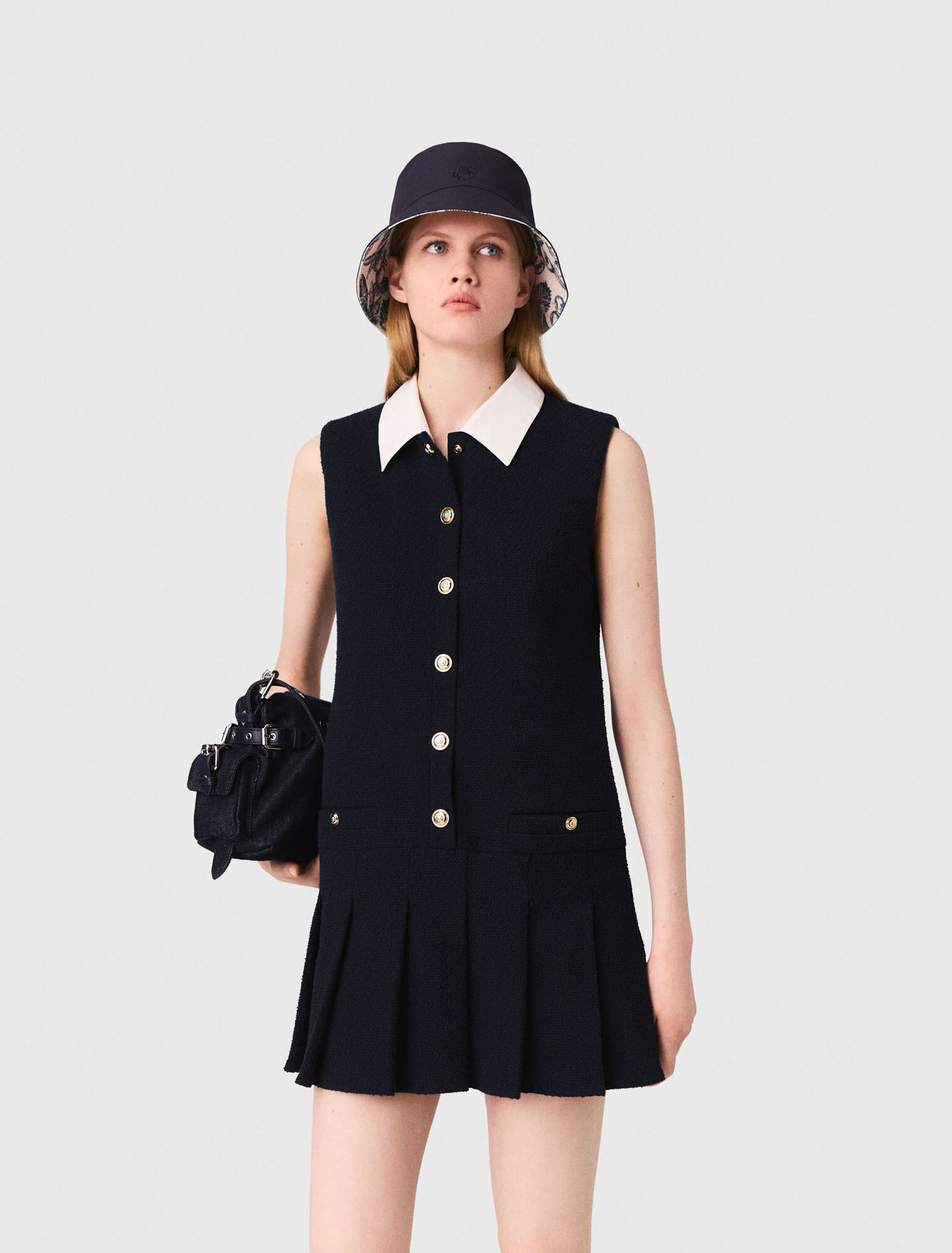 Robe courte en tweed et col amovible