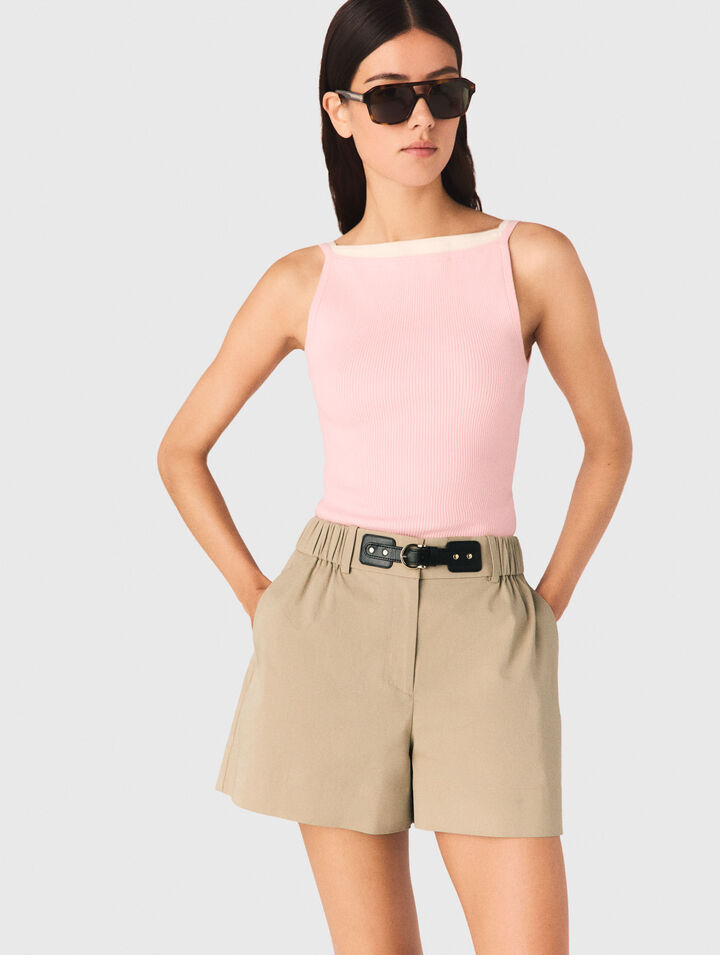 Top &agrave; encolure haute droite