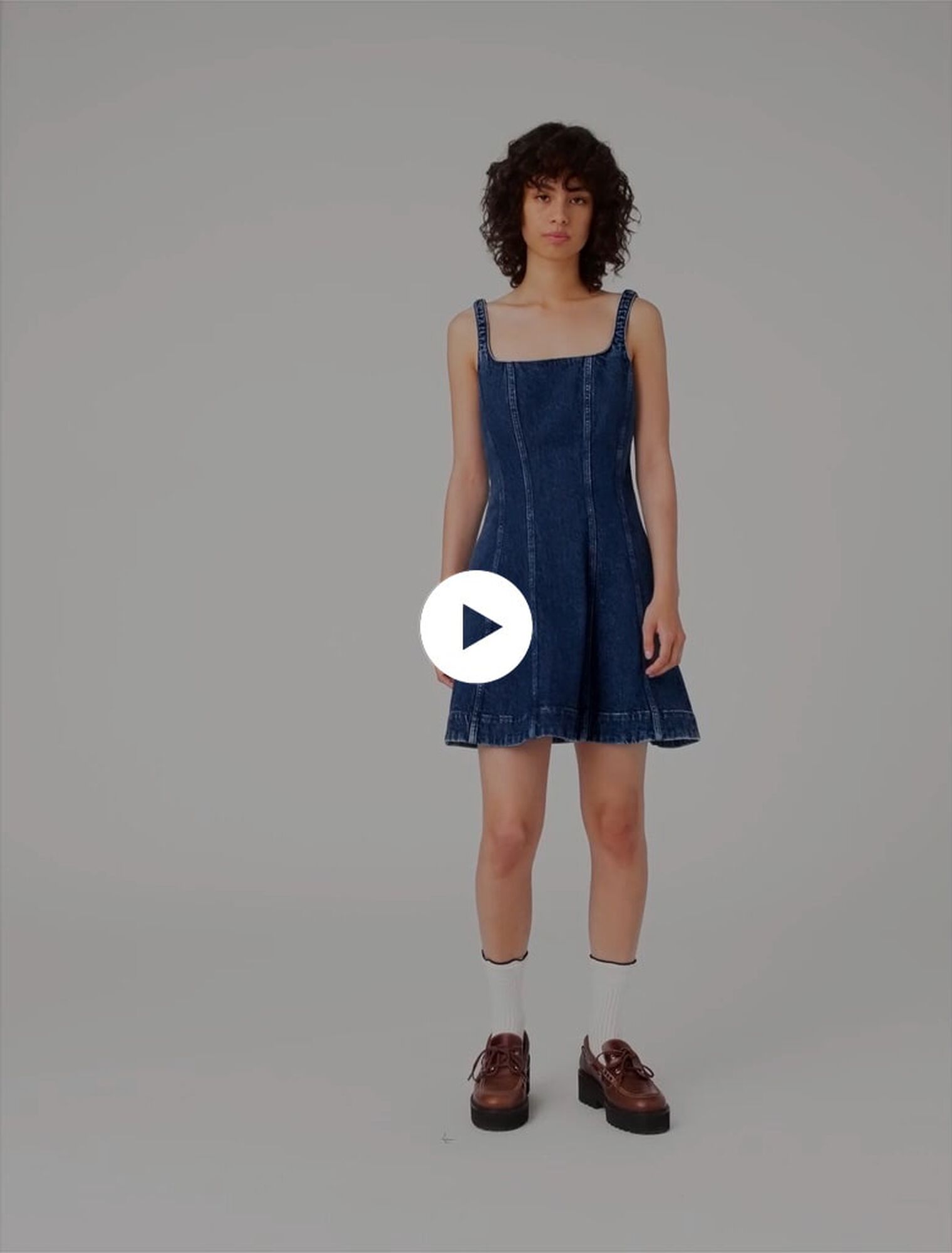 Robe patineuse courte en denim