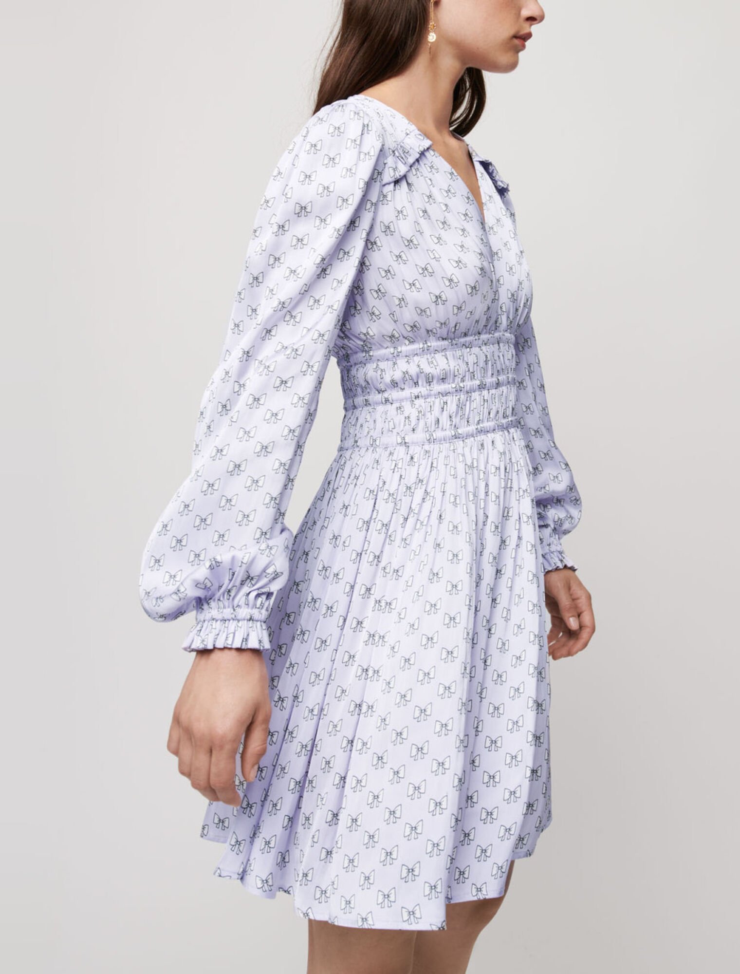 Robe en satin avec volants et smocks