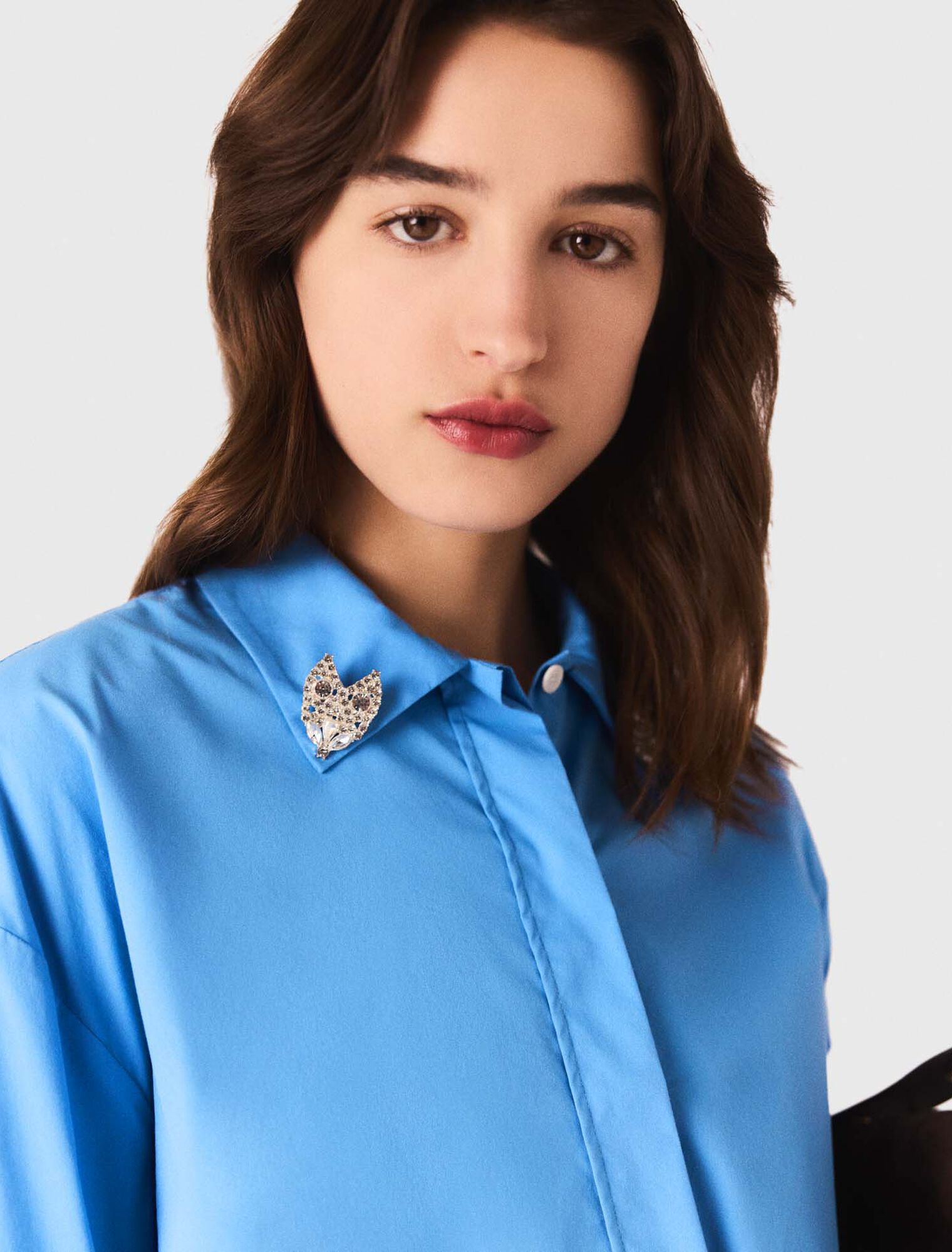 Chemise avec bijoux amovible