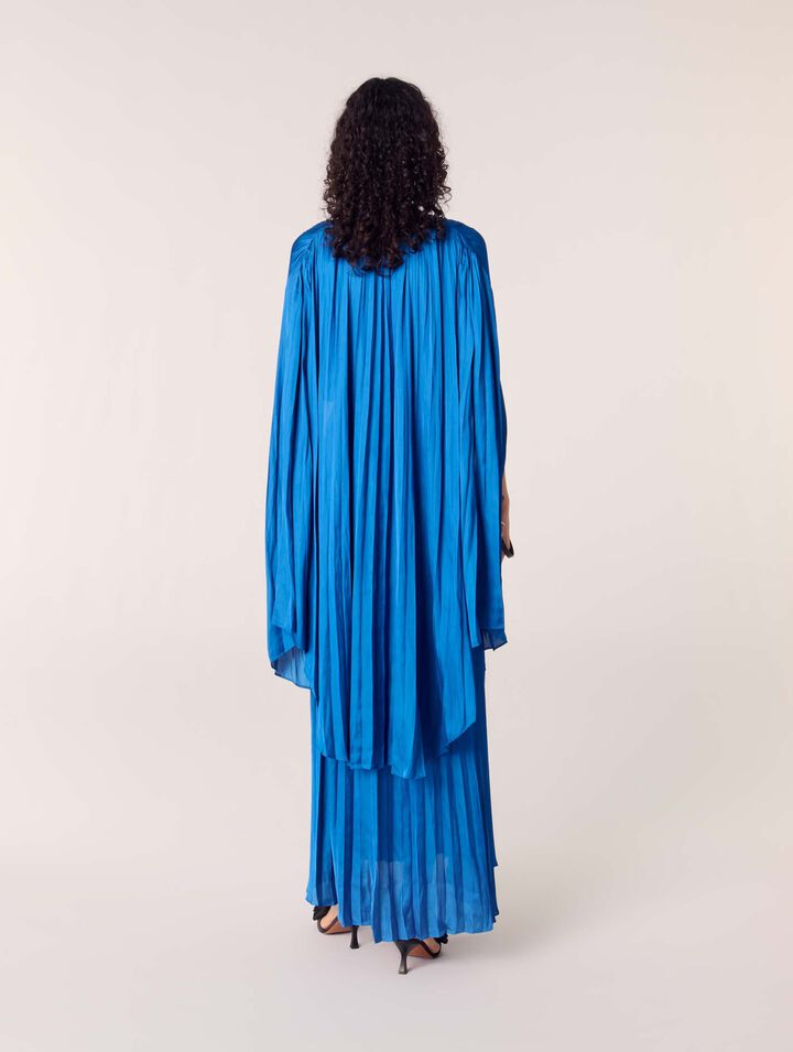 Robe longue à cape satinée plissée