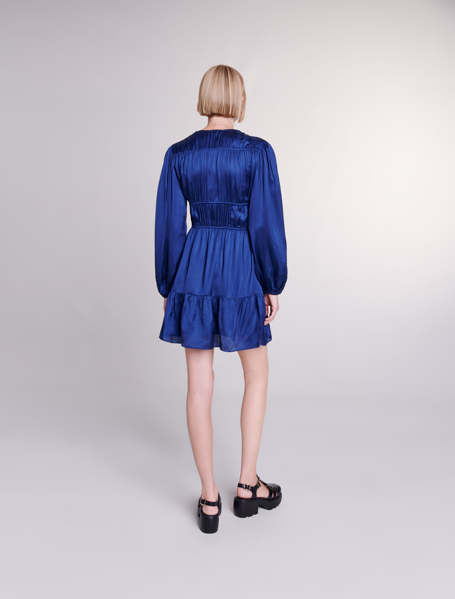 Robe courte satinée