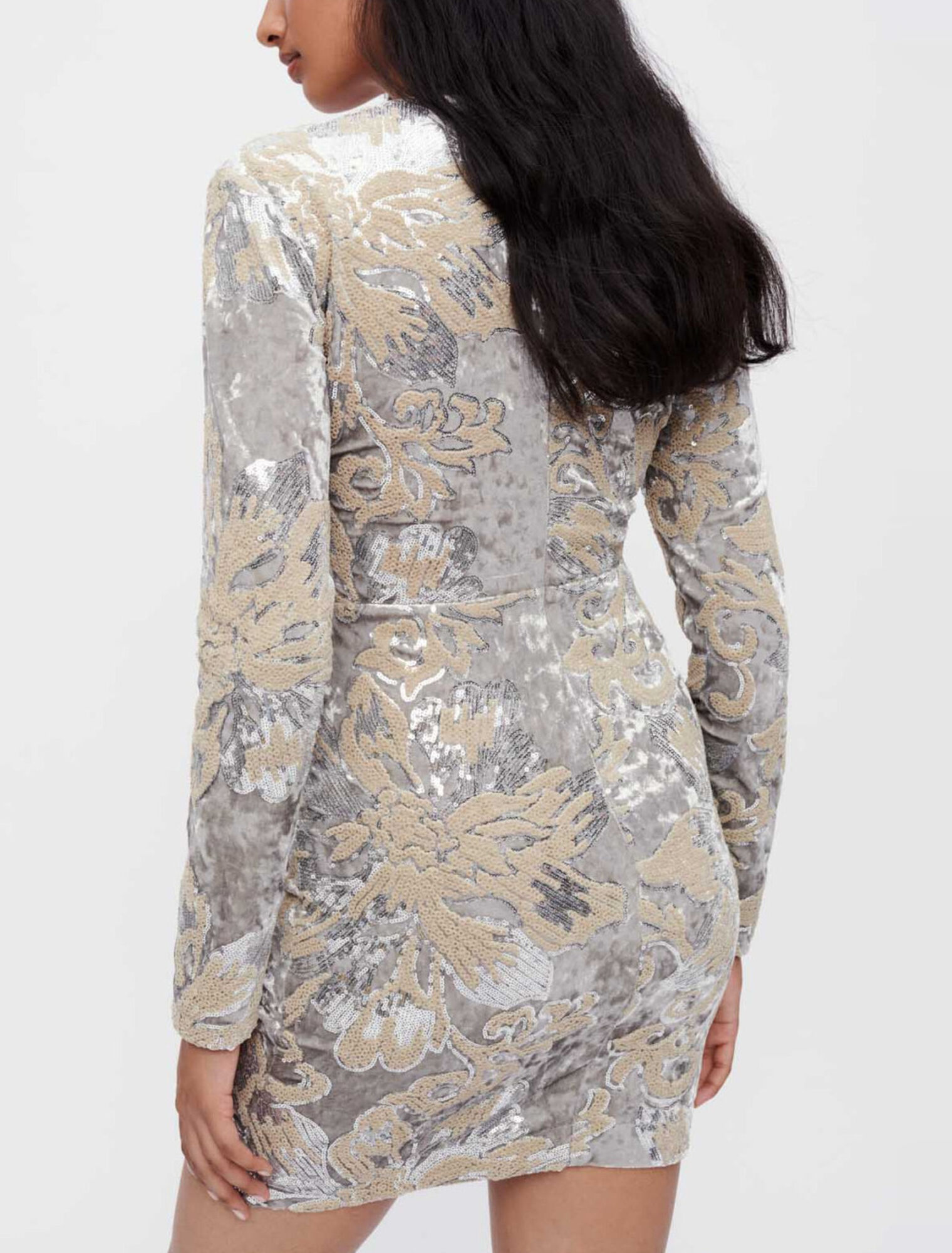 Robe en velours rebrodée de sequins