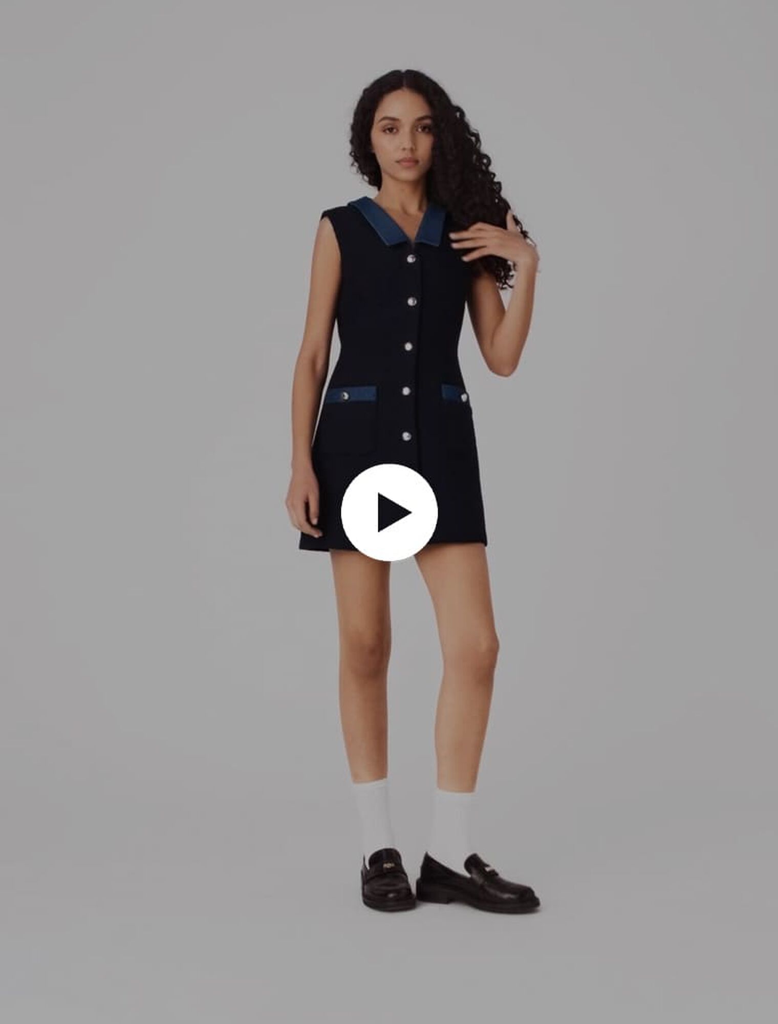 Robe en tweed et d&eacute;tails denim