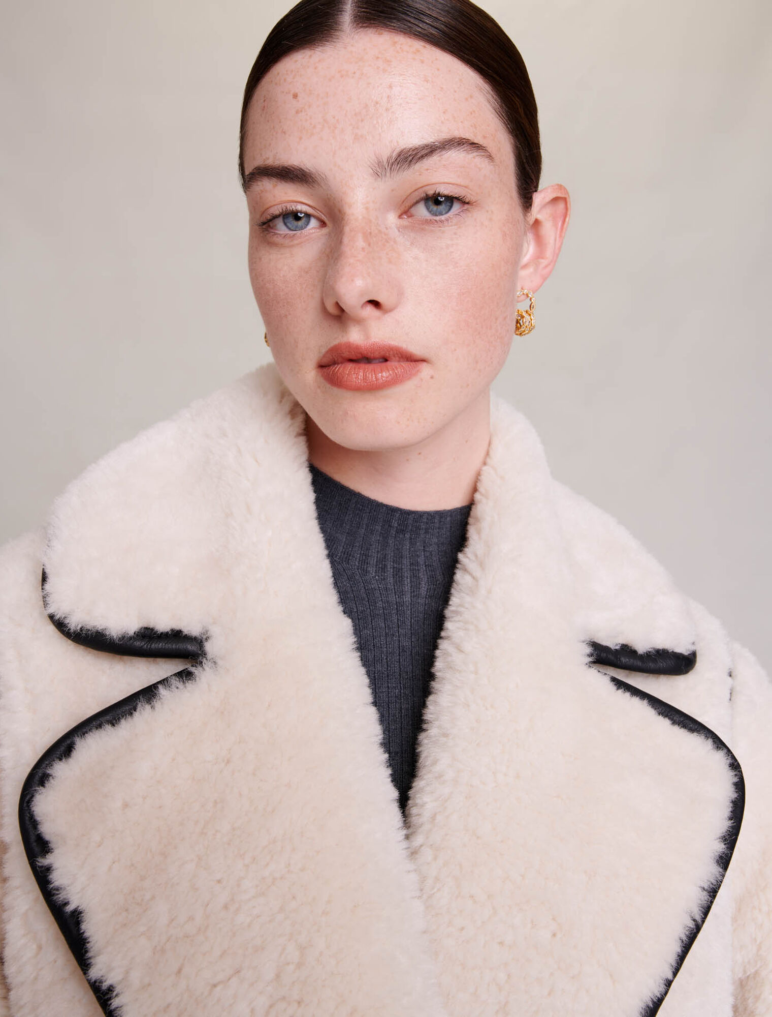 Manteau court en fausse fourrure