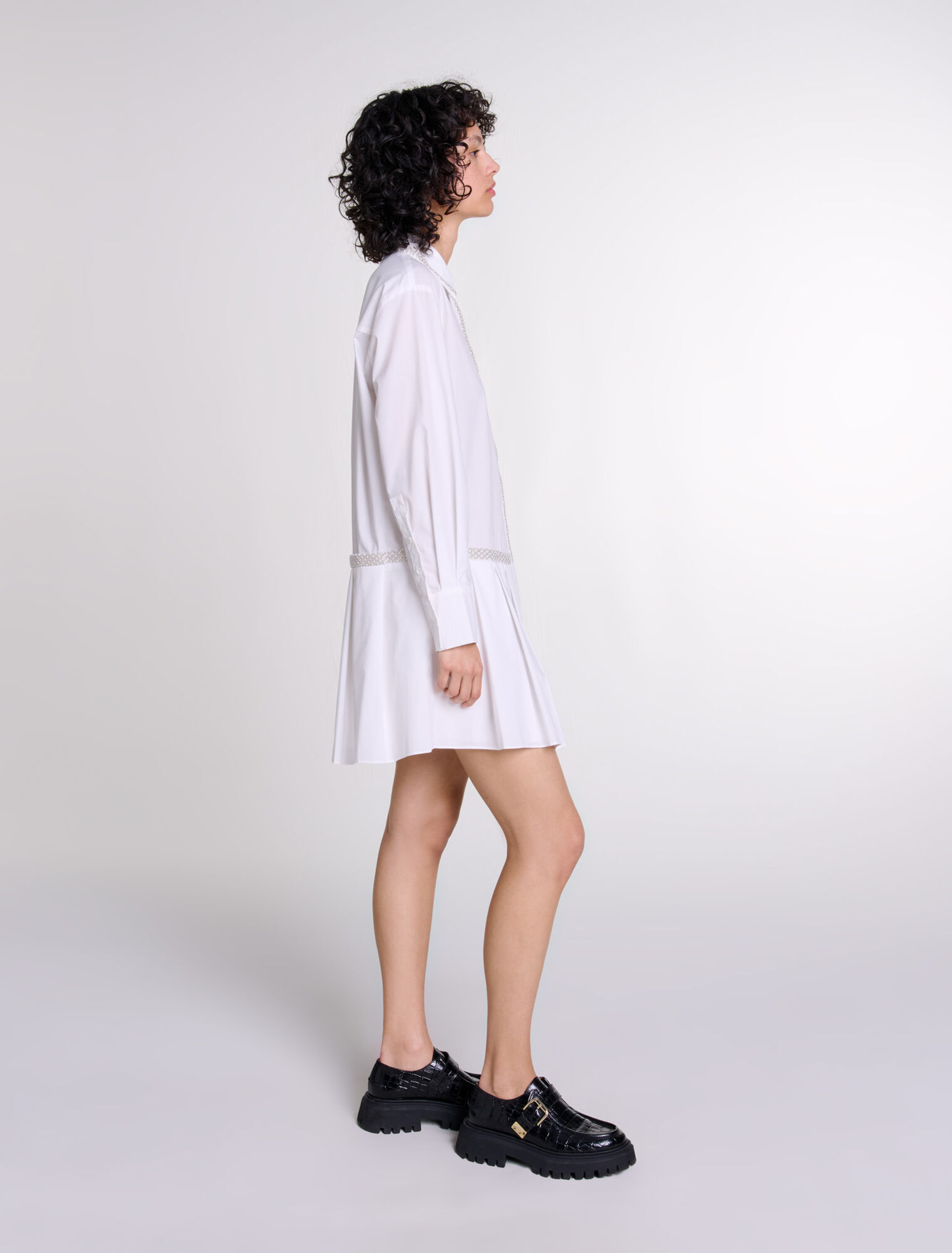 Robe chemise ornée de perles