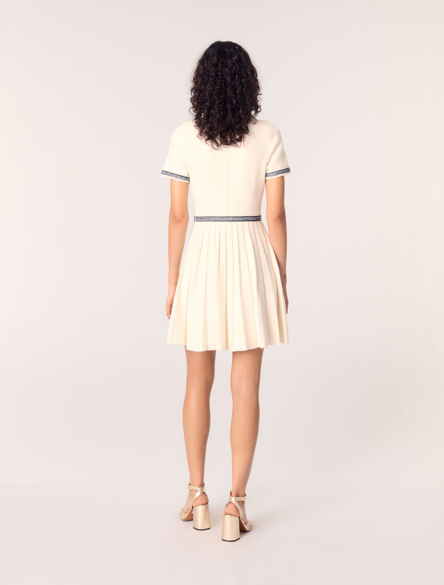 Robe courte en maille plissée