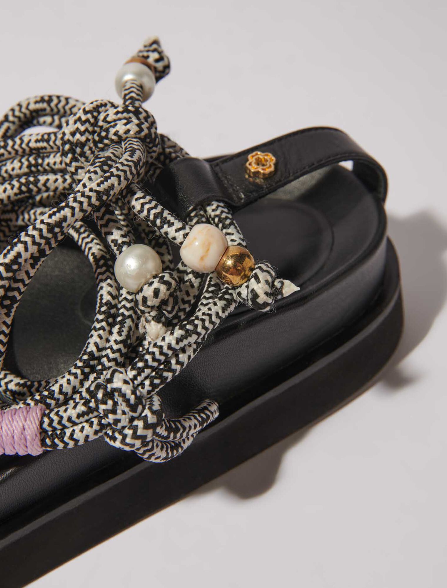 Sandales à brides tressées