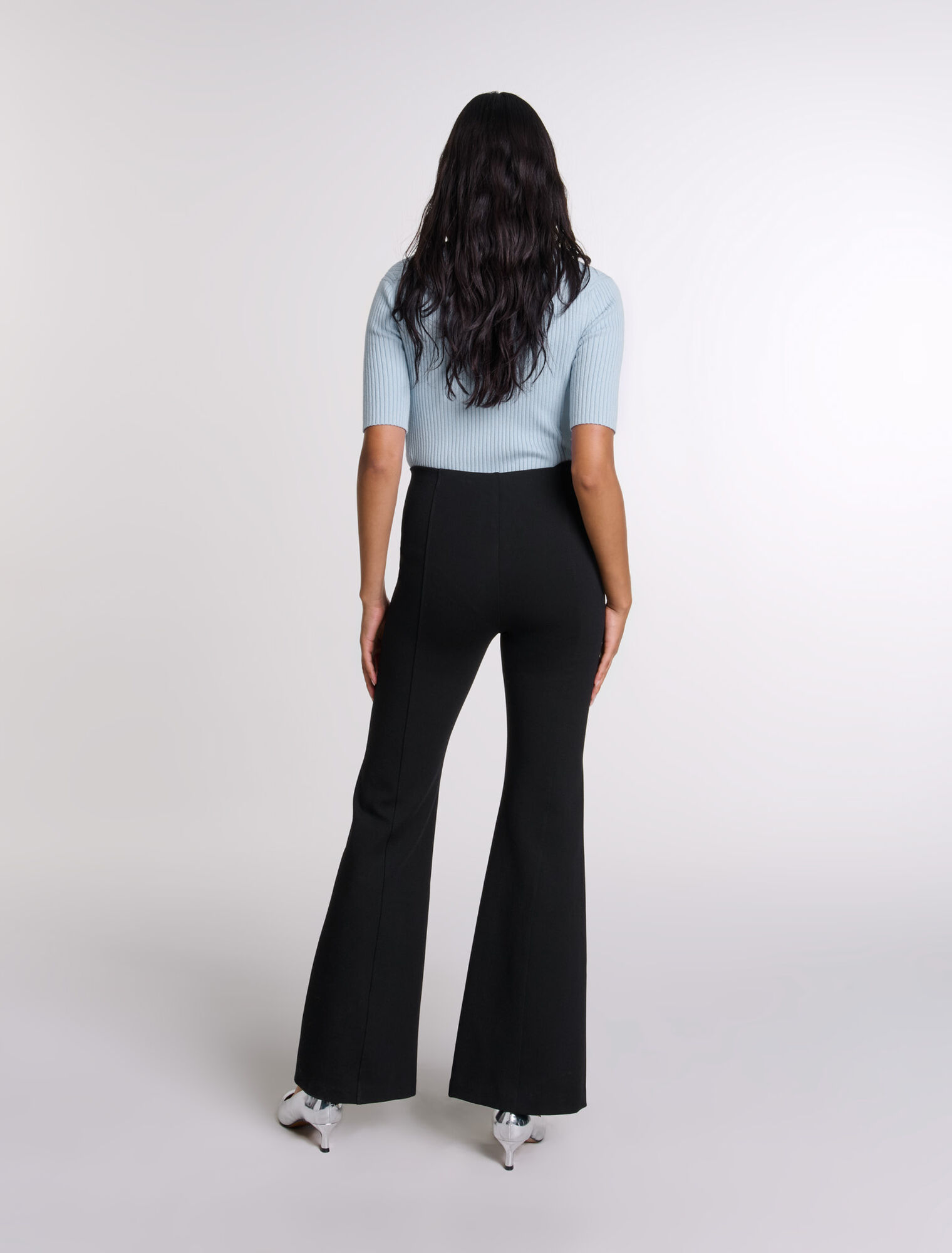 Pantalon évasé avec détail bijoux