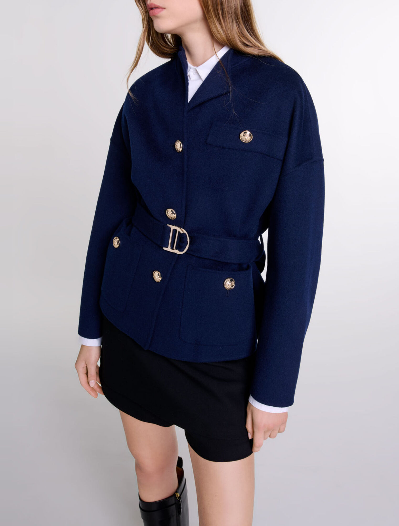 Manteau court en laine ceintur&eacute;