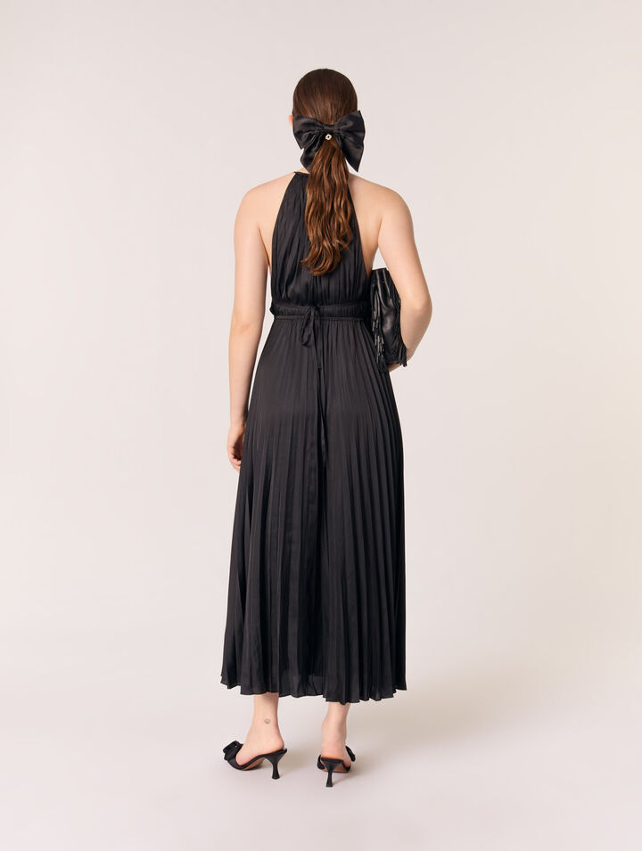 Robe longue satinée plissée
