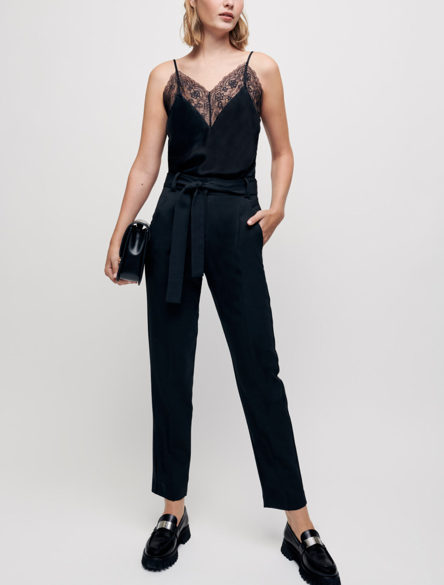 Pantalon taille haute et ceinturé