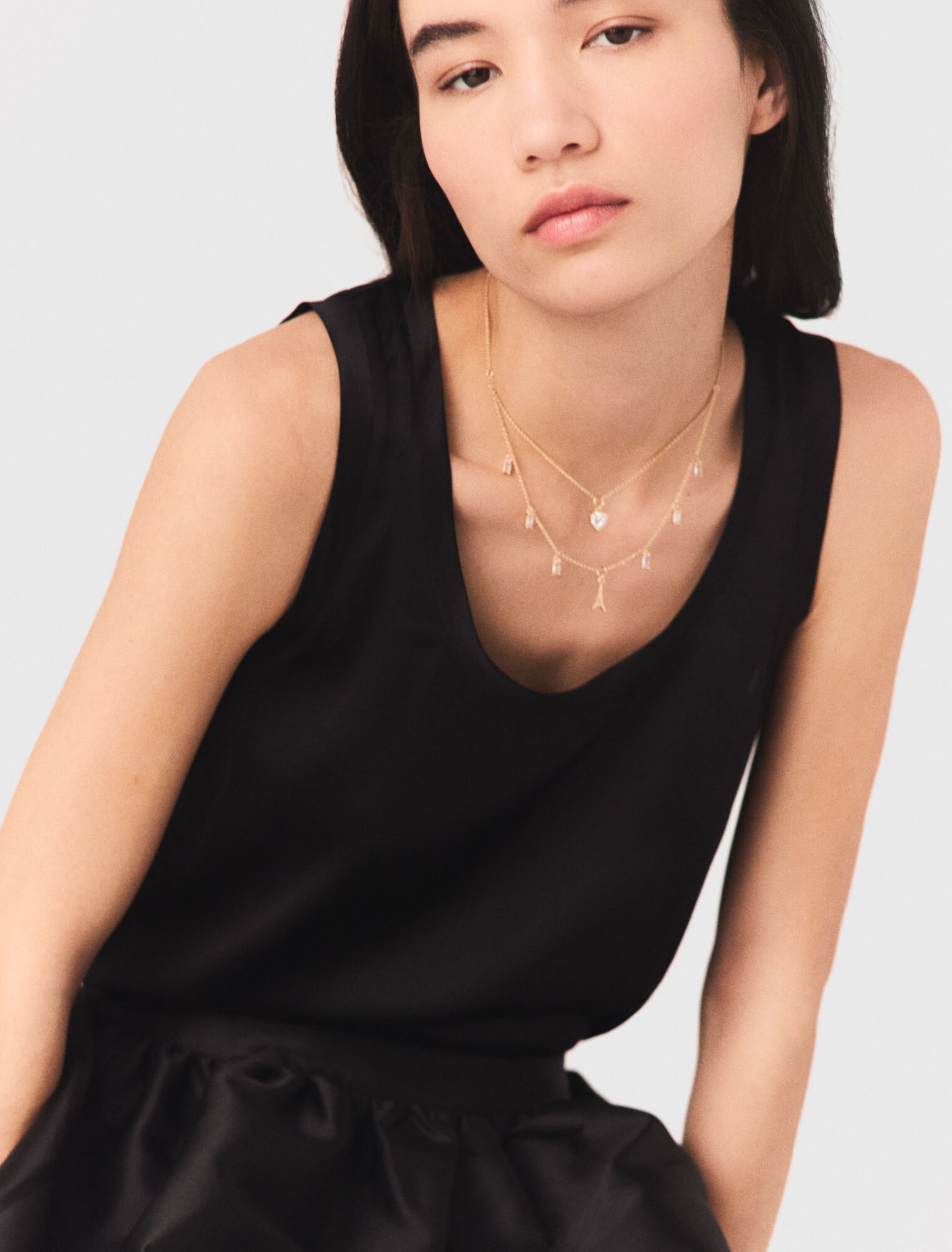 Collier double &agrave; charms strass&eacute;s