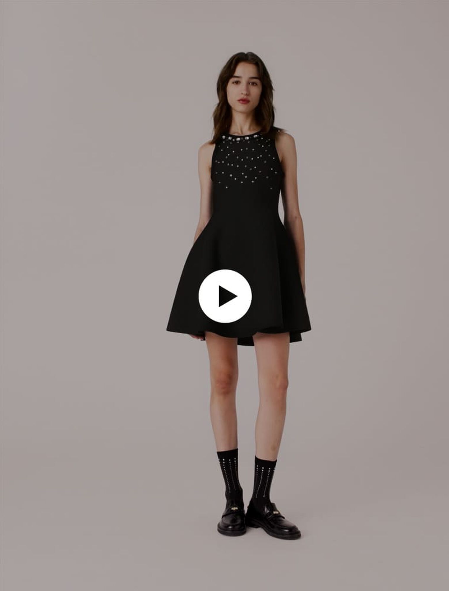 Robe patineuse et détails bijoux