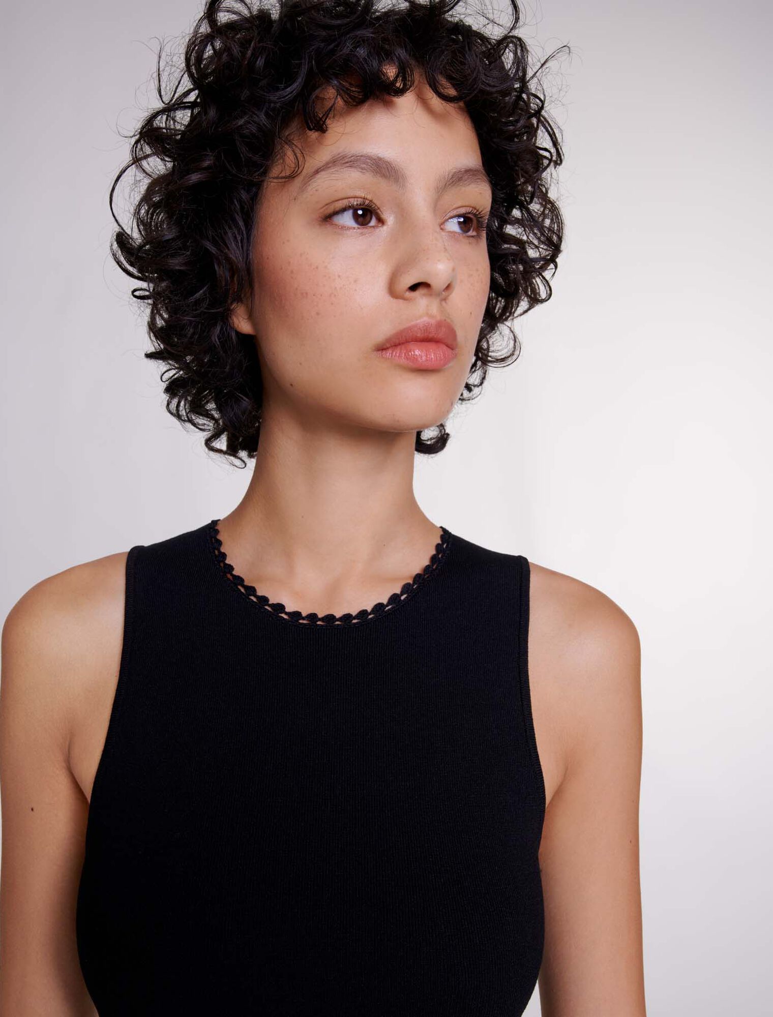 Robe longue en maille à découpes