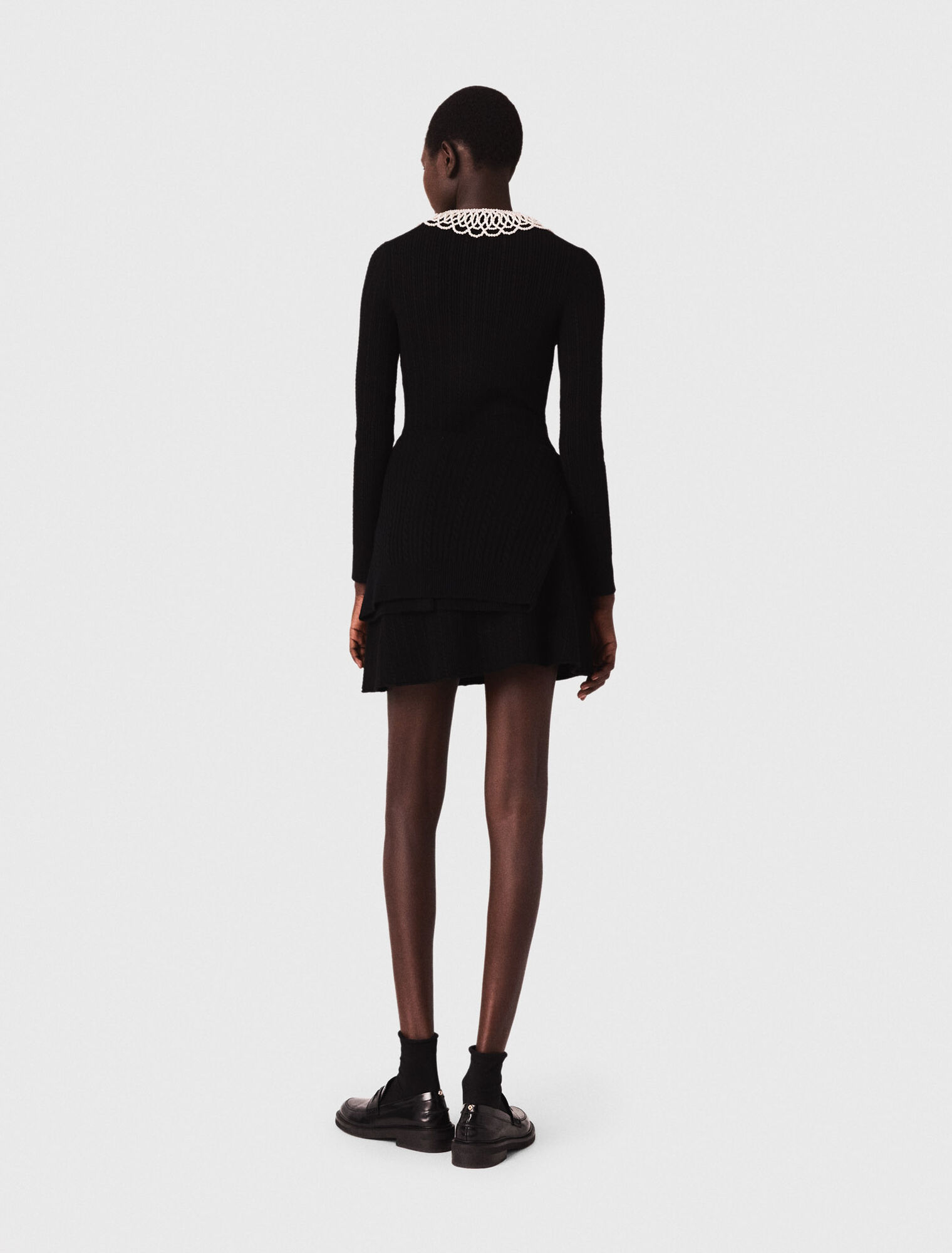 Robe courte en maille à col perlé