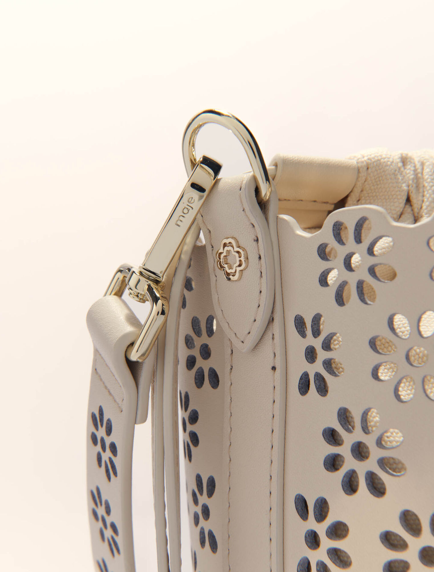 Sac seau en cuir perforé