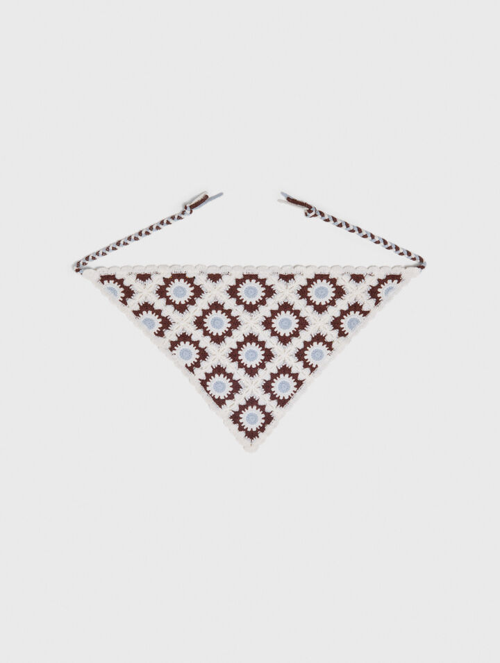 Foulard triangle en maille