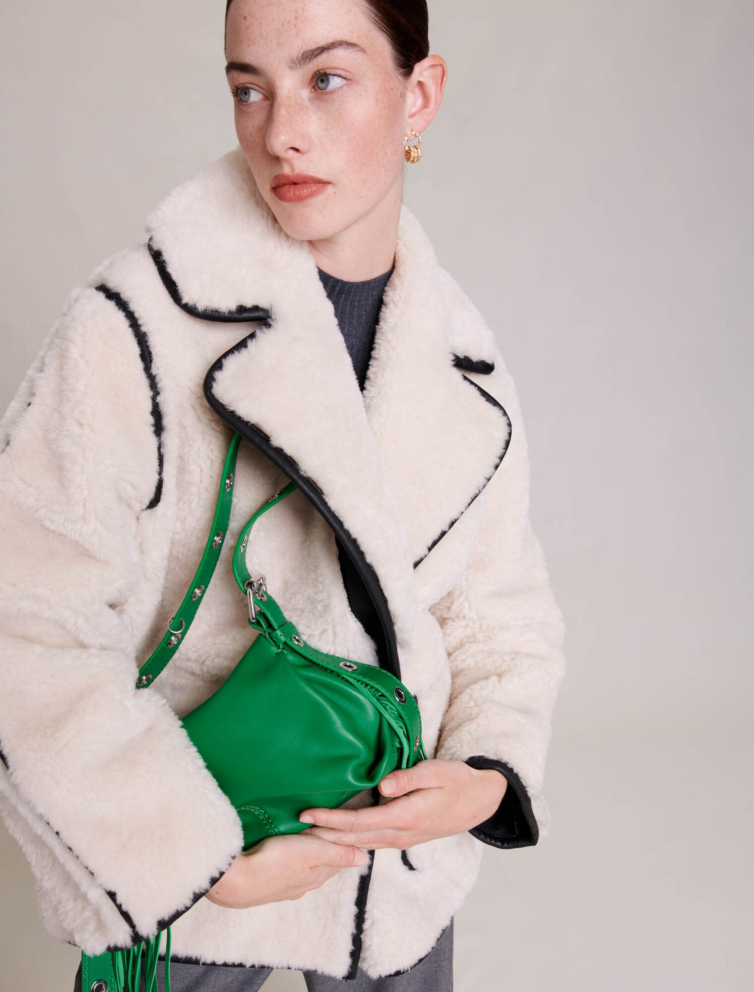 Manteau court en fausse fourrure