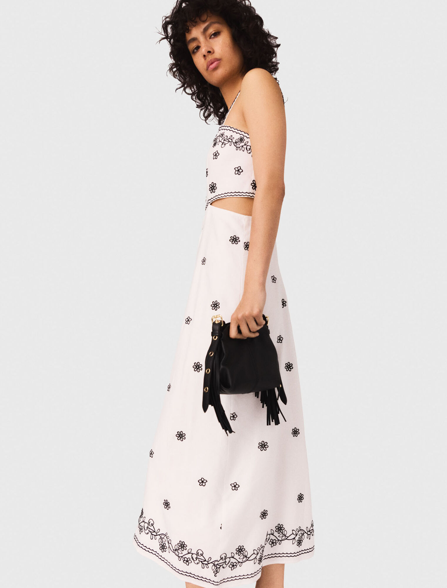 Robe longue brodée avec cut-out