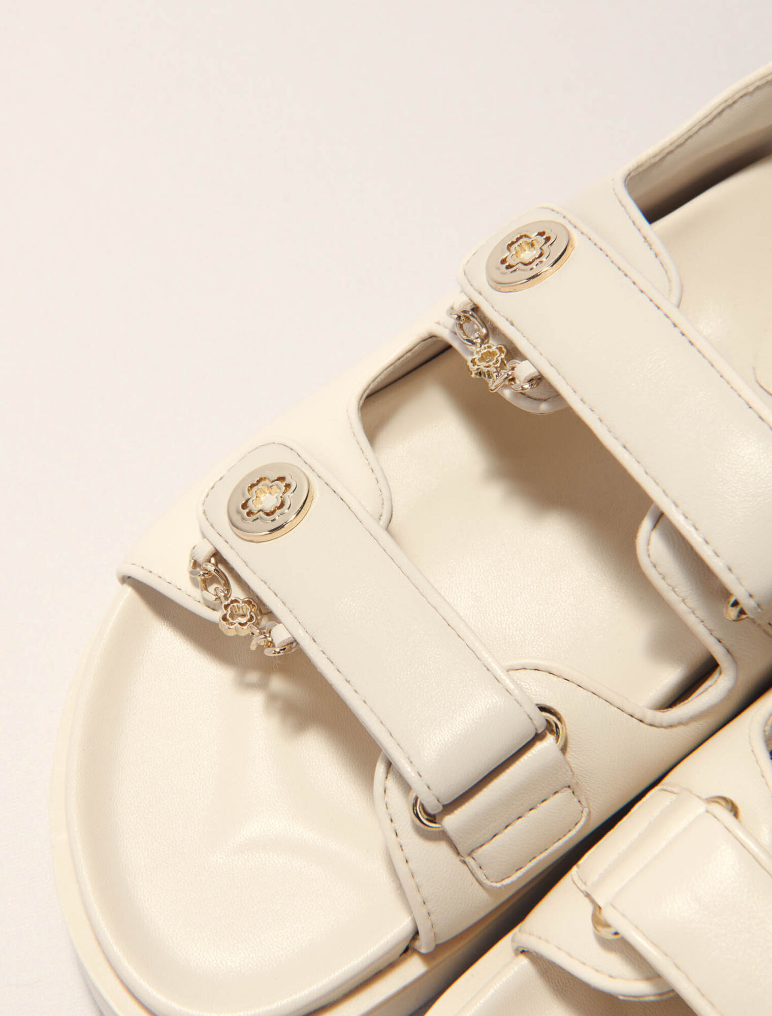 Sandales plates en cuir