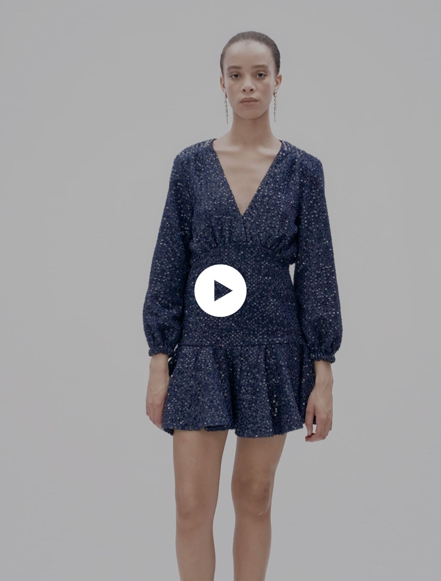 Robe courte à sequins
