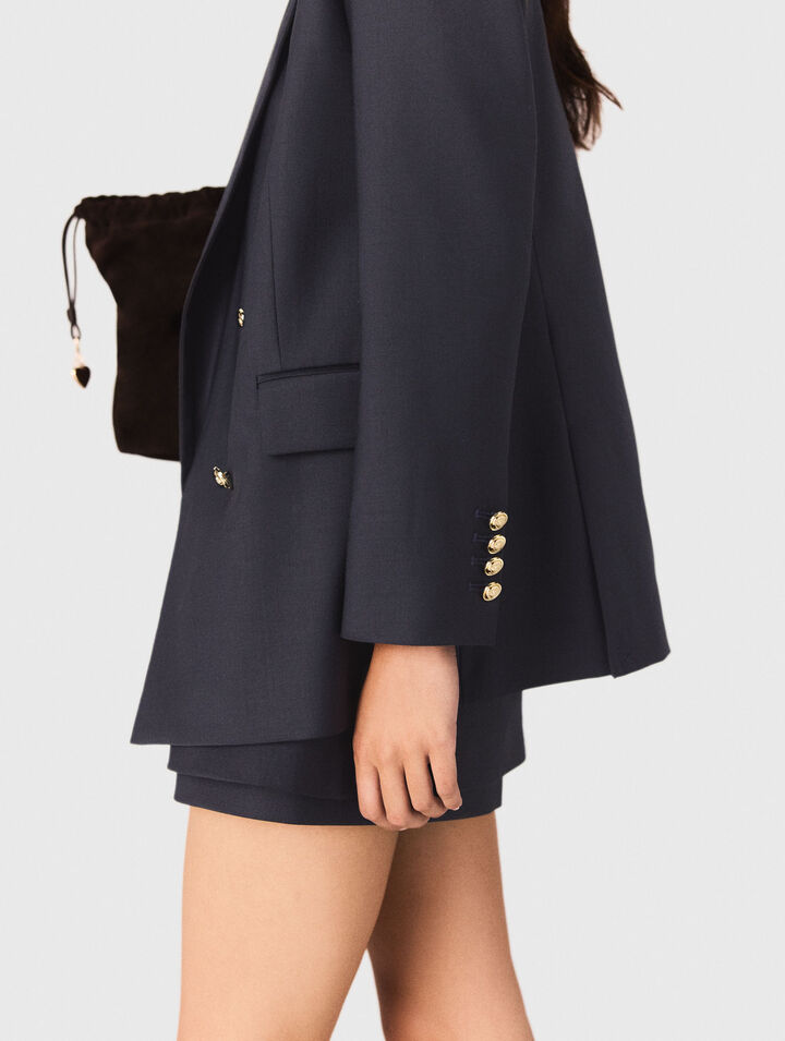 Veste tailleur à boutons dorés