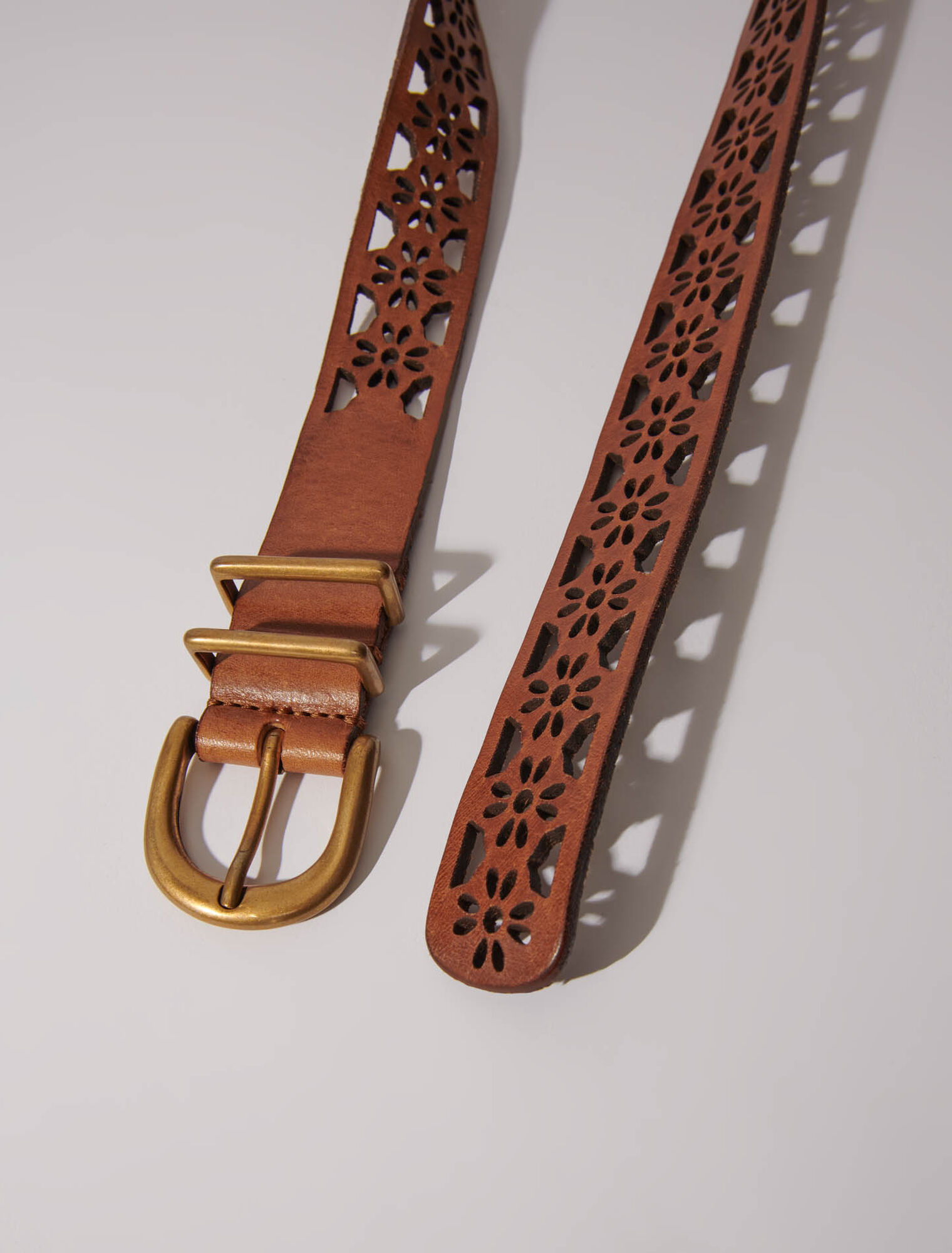 Ceinture en cuir détail fleurs