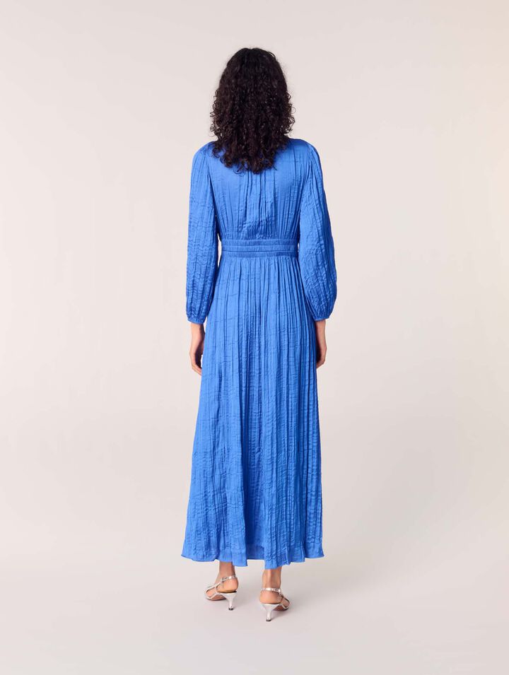 Robe longue satinée plissée