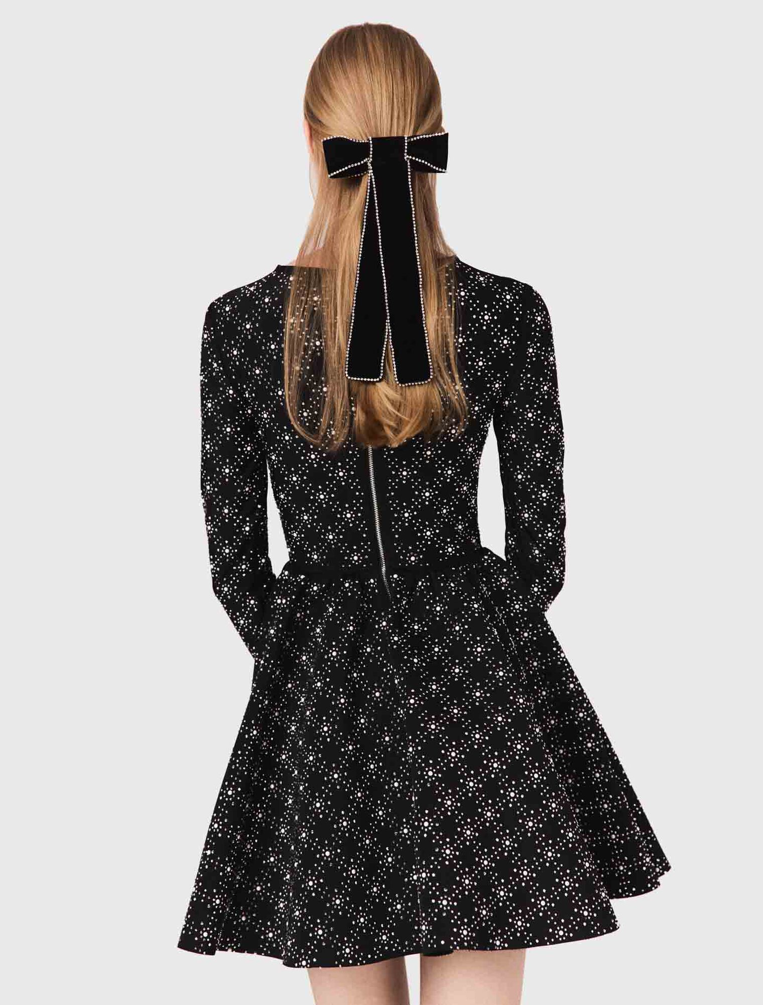 Robe patineuse à perles et strass