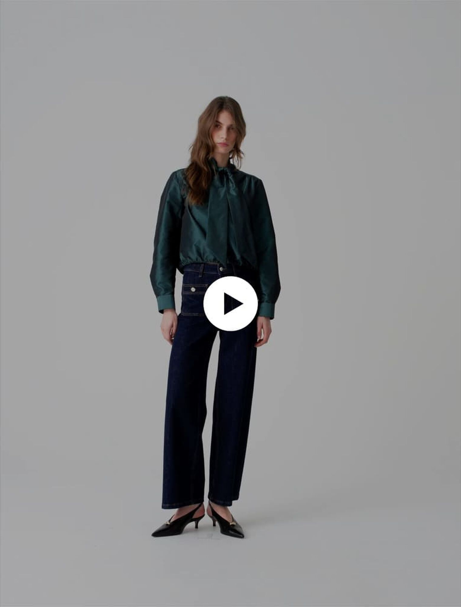 Chemise en satin avec lavalli&egrave;re