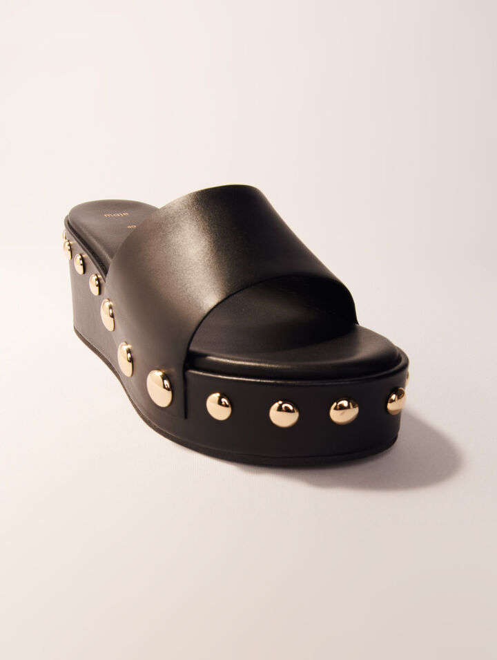 Mules compensées en cuir à studs