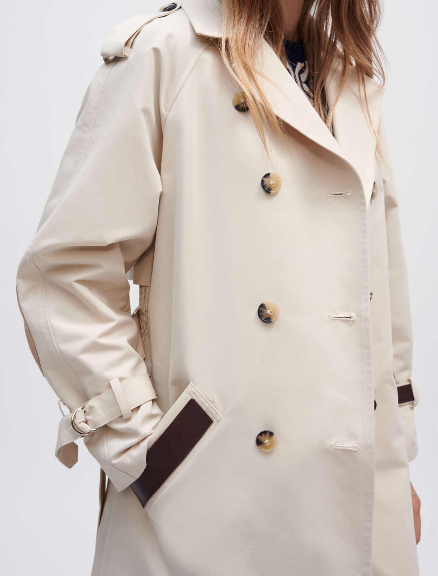 Trench smocké dans le dos