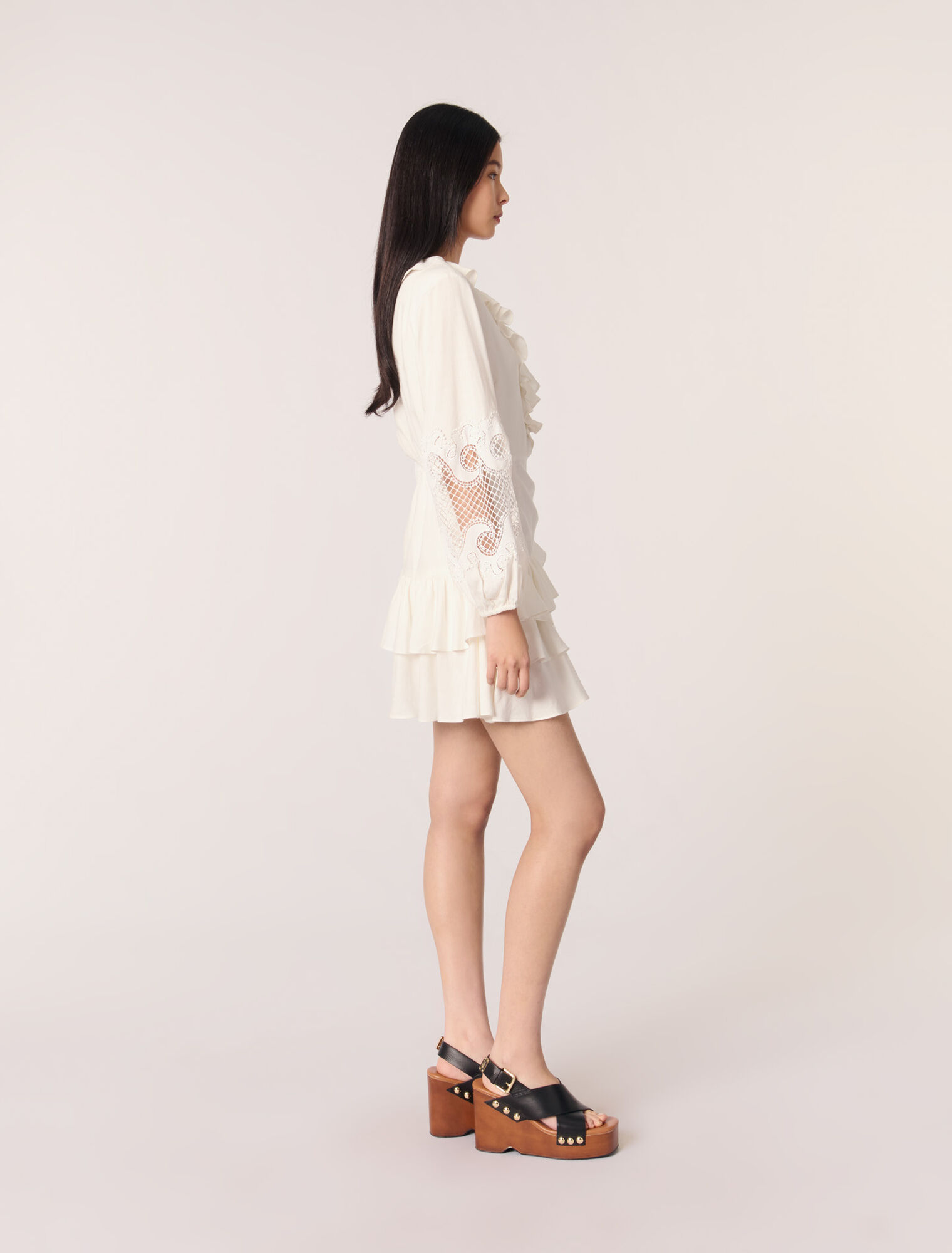 Robe à volants et manches brodées