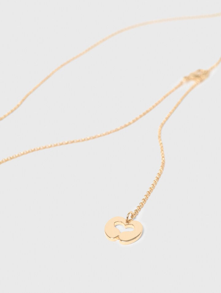 Collier dor&eacute; avec d&eacute;tails bagues