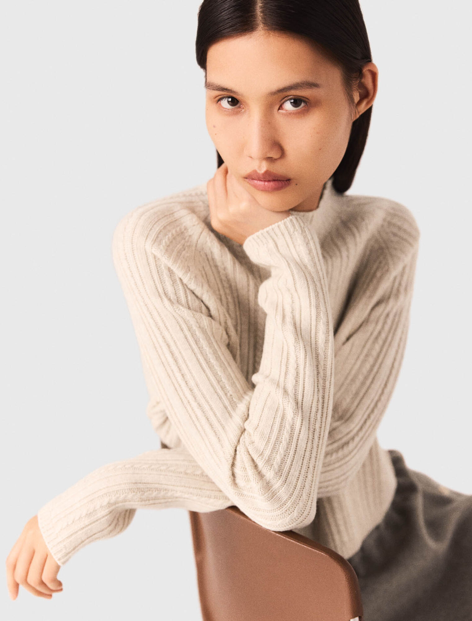 Pull court en maille torsadée