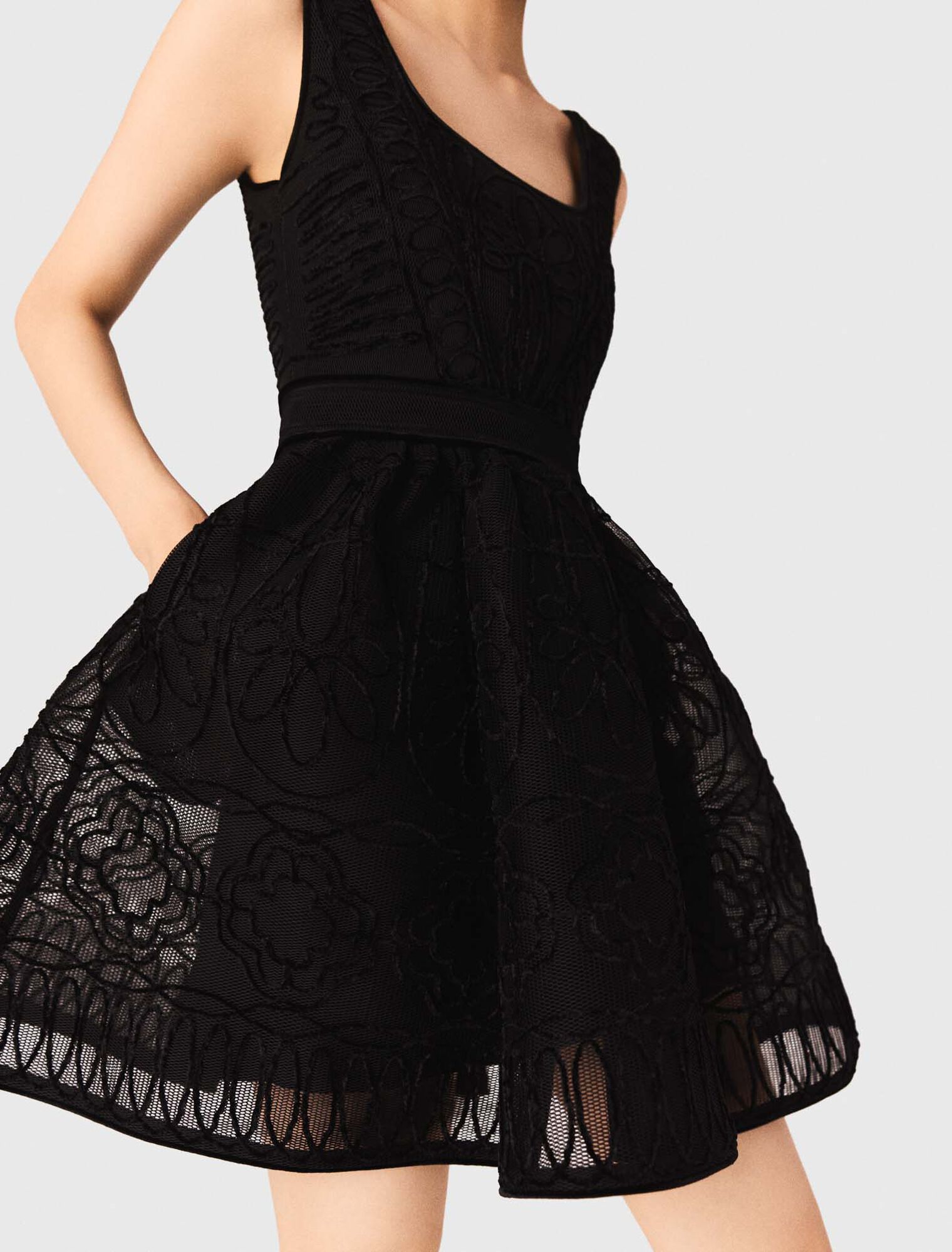 Robe courte brod&eacute;e