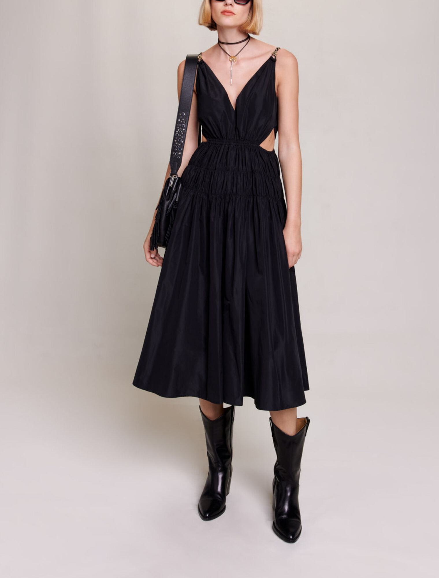Robe en taffetas ouverte à la taille