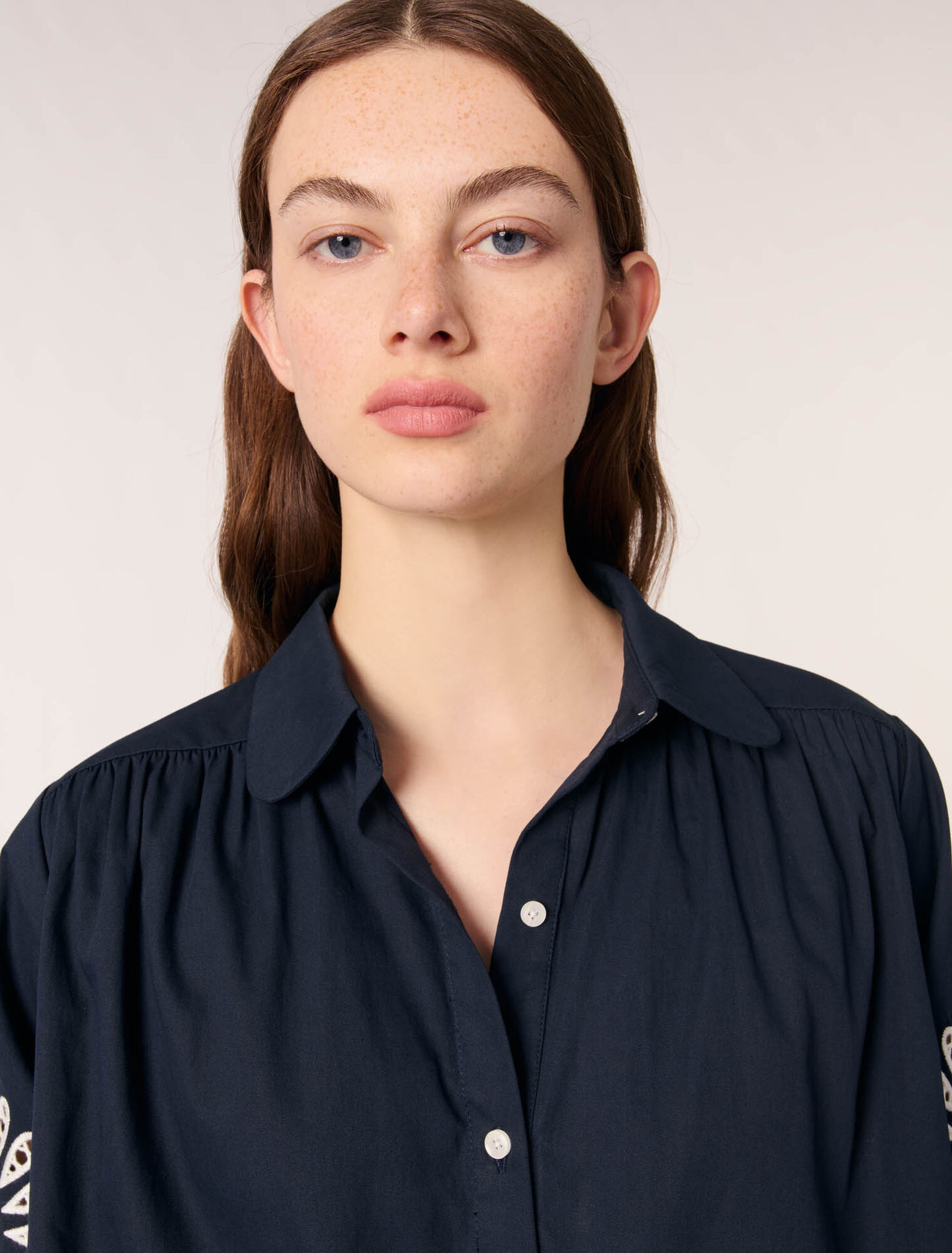 Chemise courte avec détails crochet