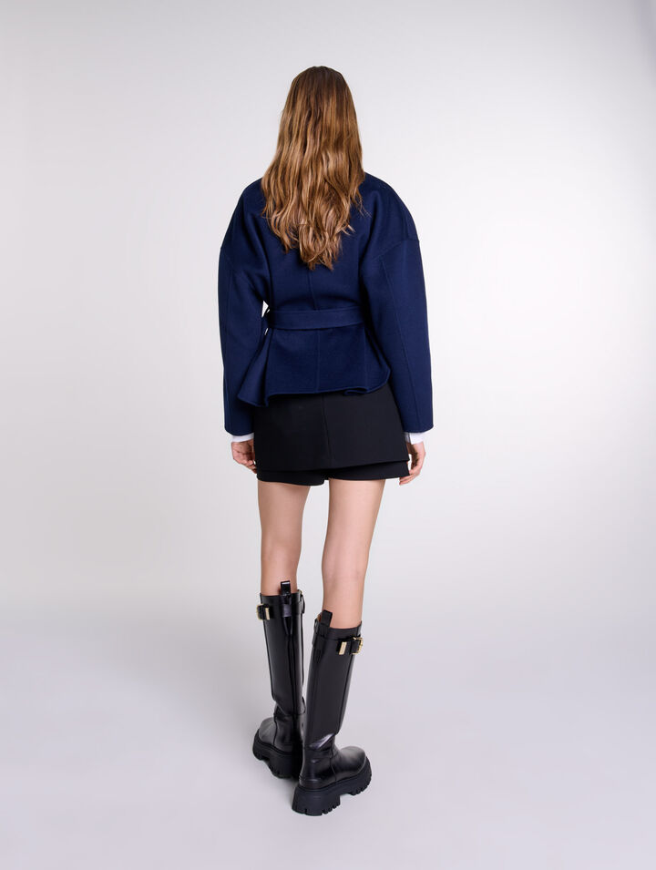 Manteau court en laine ceinturé