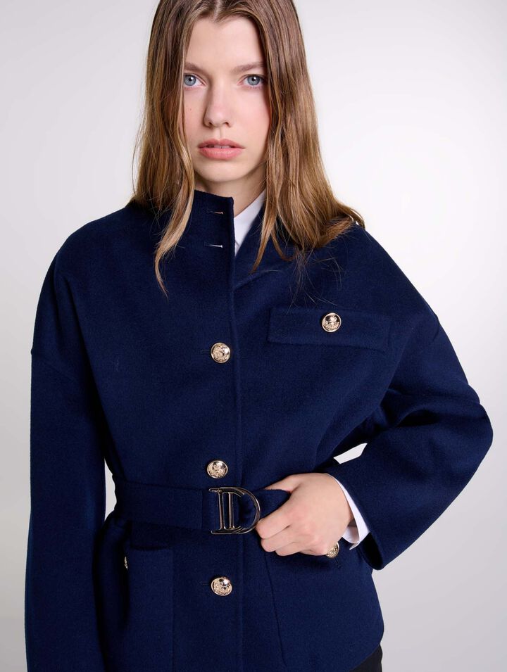 Manteau court en laine ceinturé