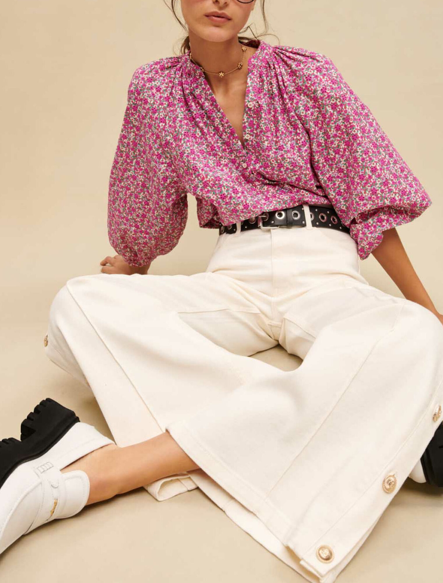 Pantalon large à boutons latéraux