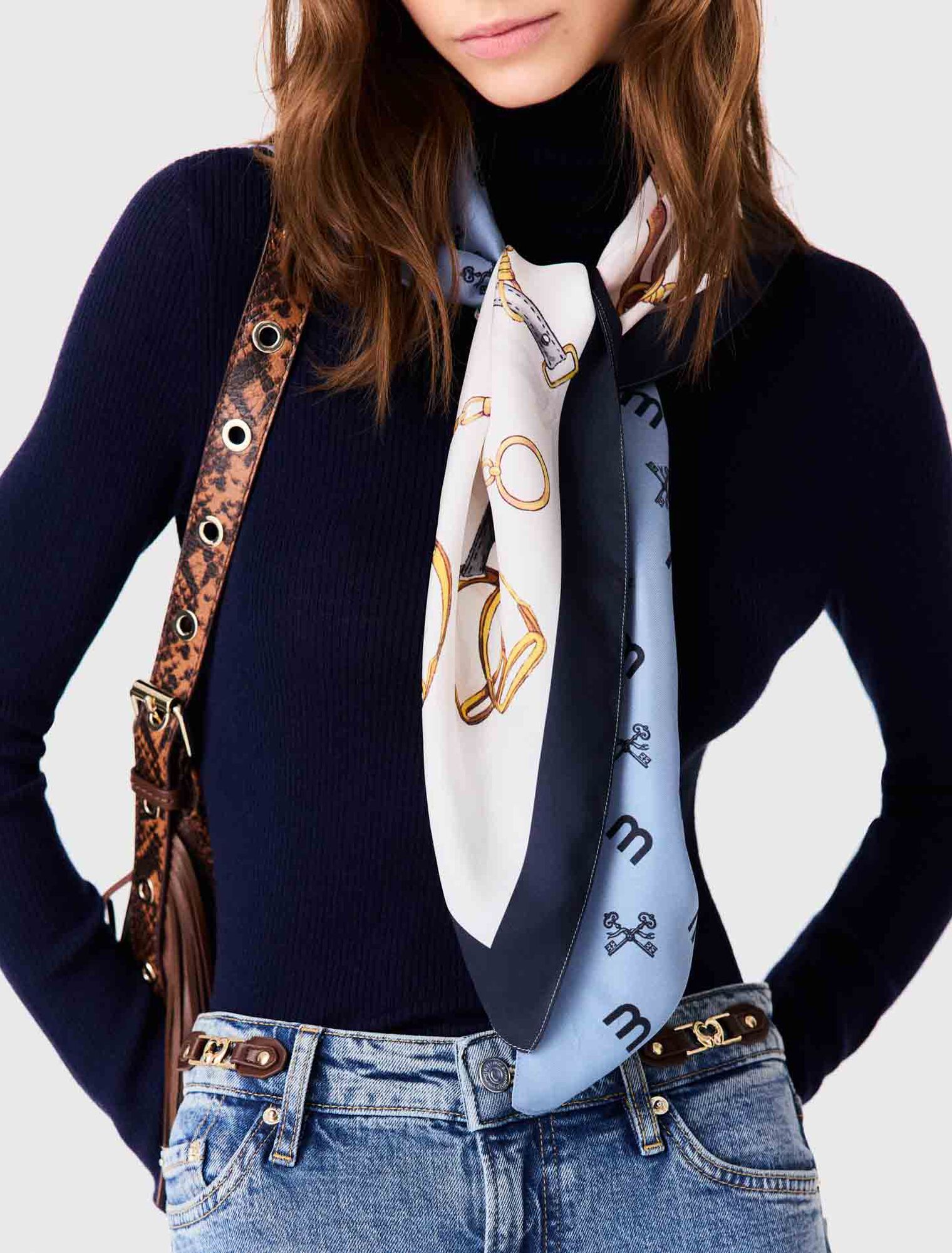 Foulard en soie &agrave; motifs &eacute;questres