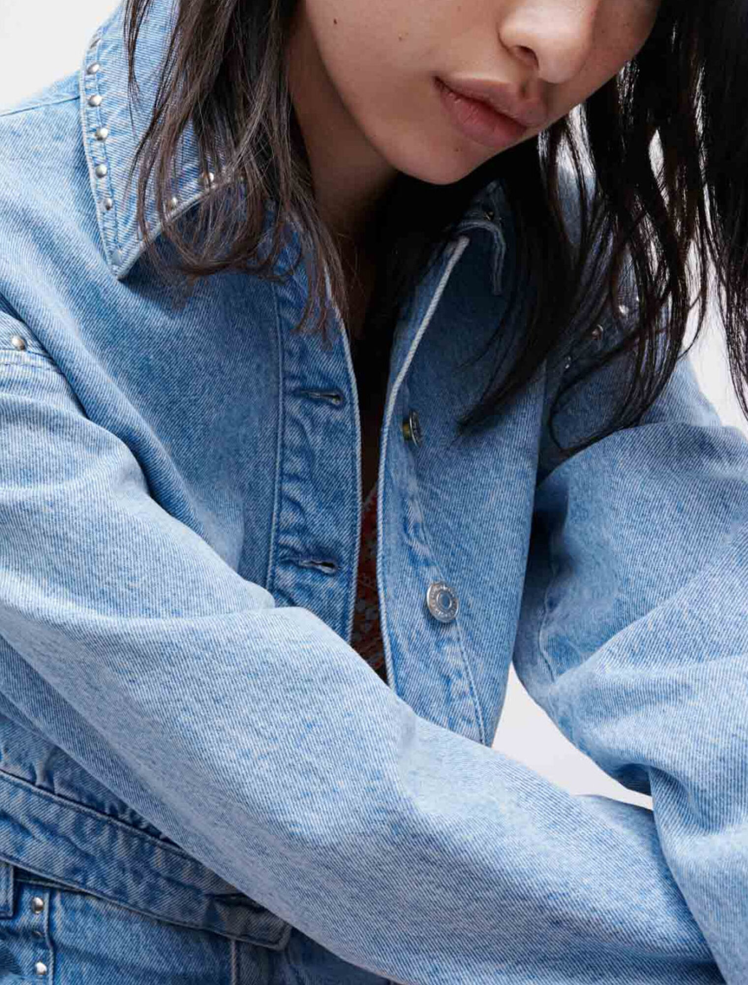 Blouson en jean à studs