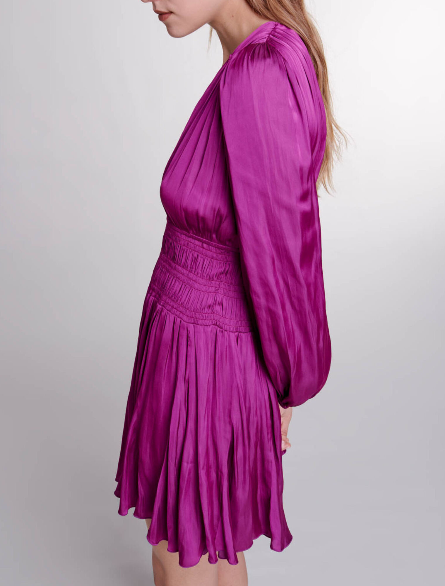 Robe courte satin&eacute;e