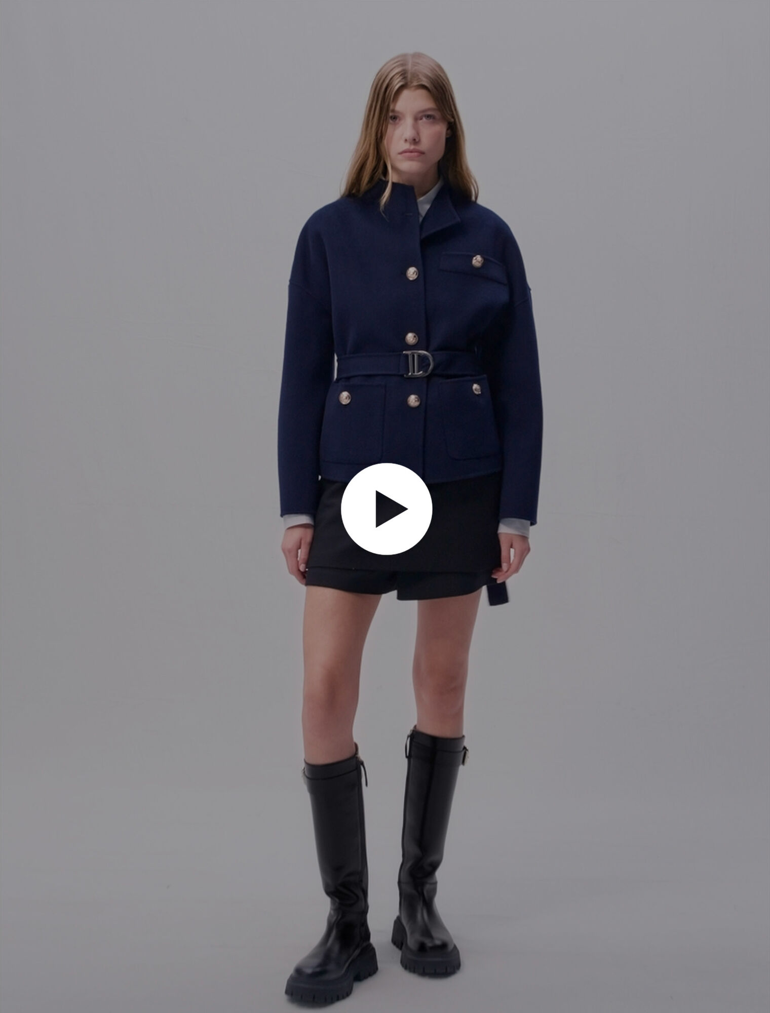 Manteau court en laine ceinturé